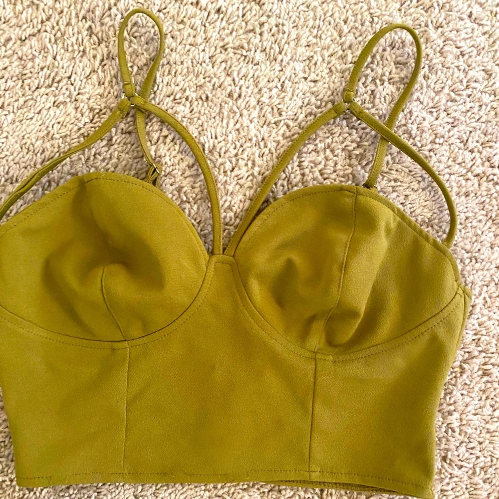 Short crop top with zipper in back